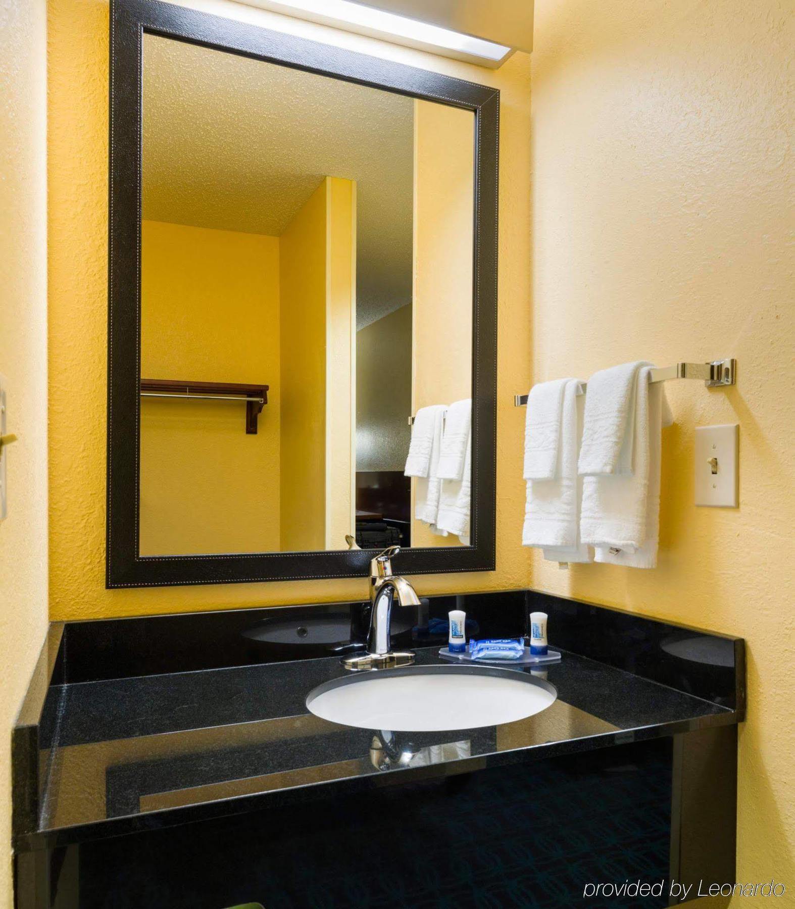 BW Allentown Bethlehem Lehigh Valley Inn & Suites Віфлеєм Екстер'єр фото
